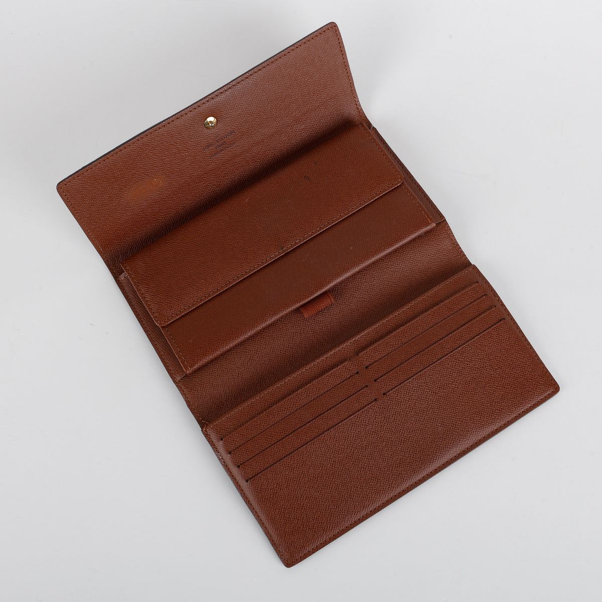 Sarah Wallet, Monogram