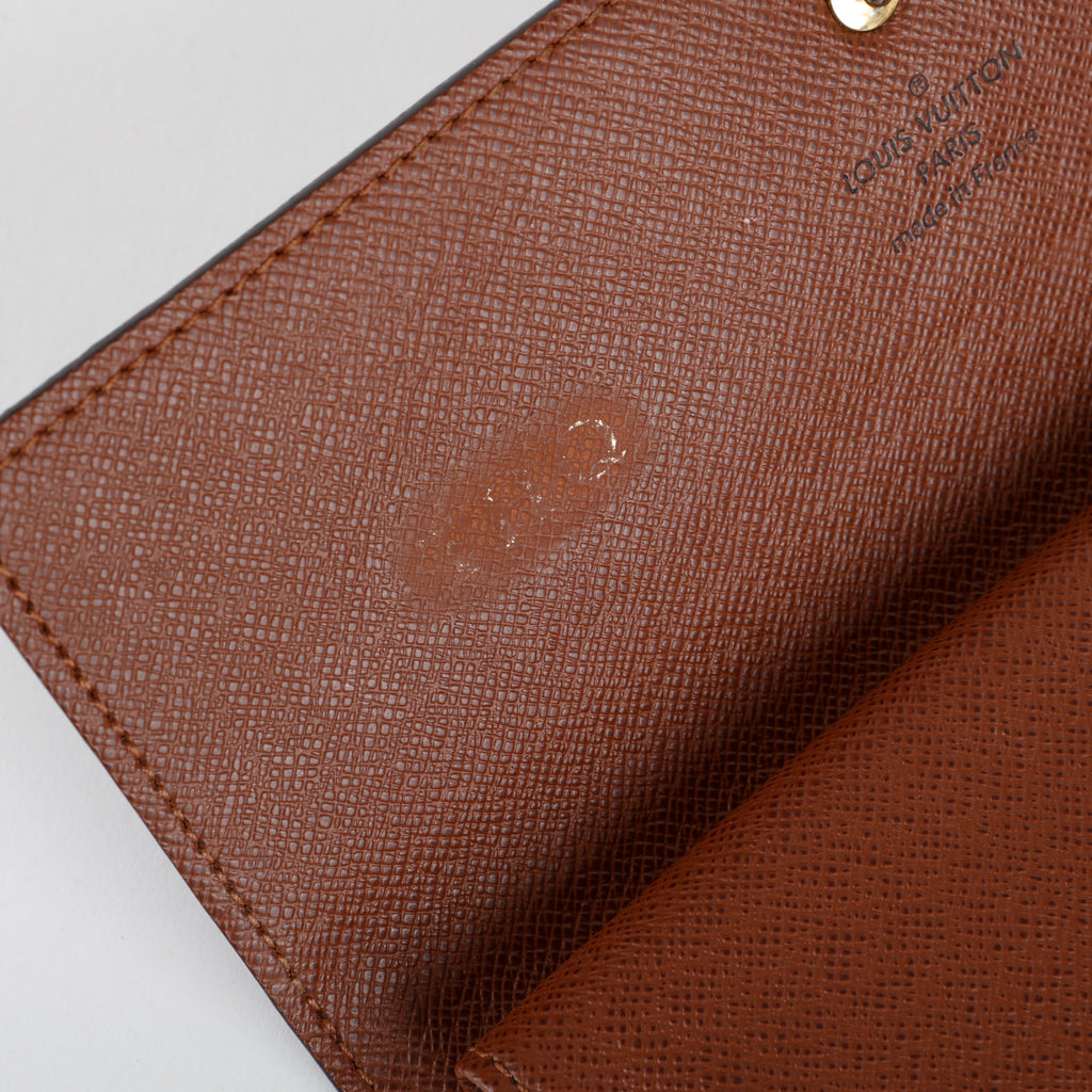 Sarah Wallet, Monogram