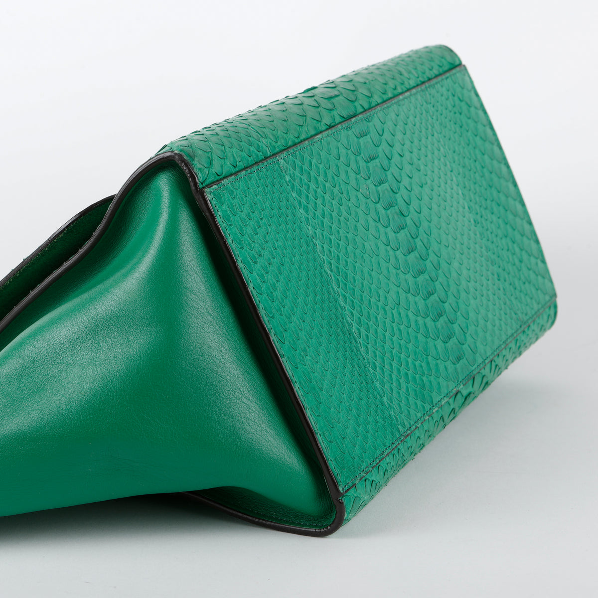 Medium Trapeeze, Green Snakeskin