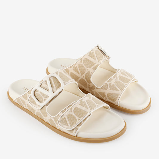 VLogo Signatue Raffia Slides, Cream/Beige (size 41)