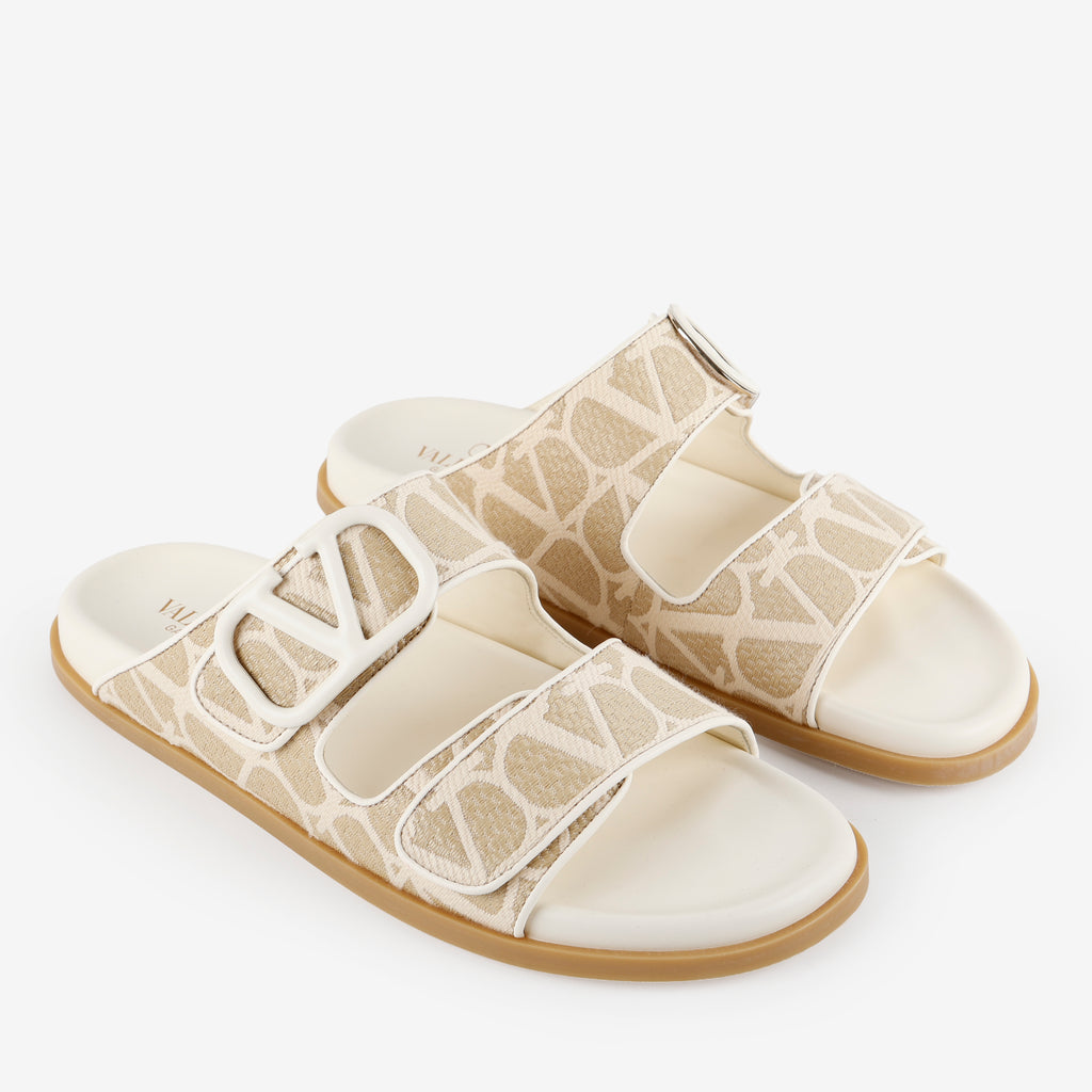 VLogo Signatue Raffia Slides, Cream/Beige (size 41)