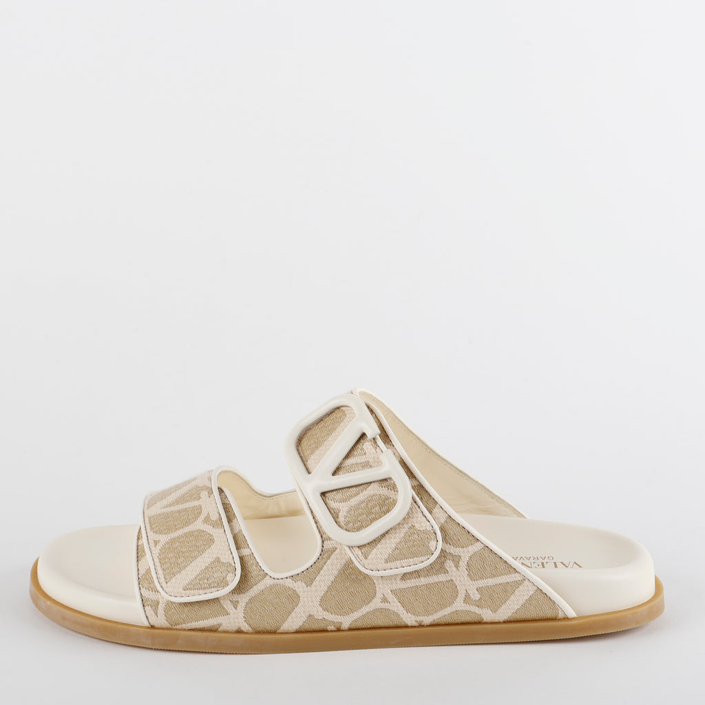 VLogo Signatue Raffia Slides, Cream/Beige (size 41)