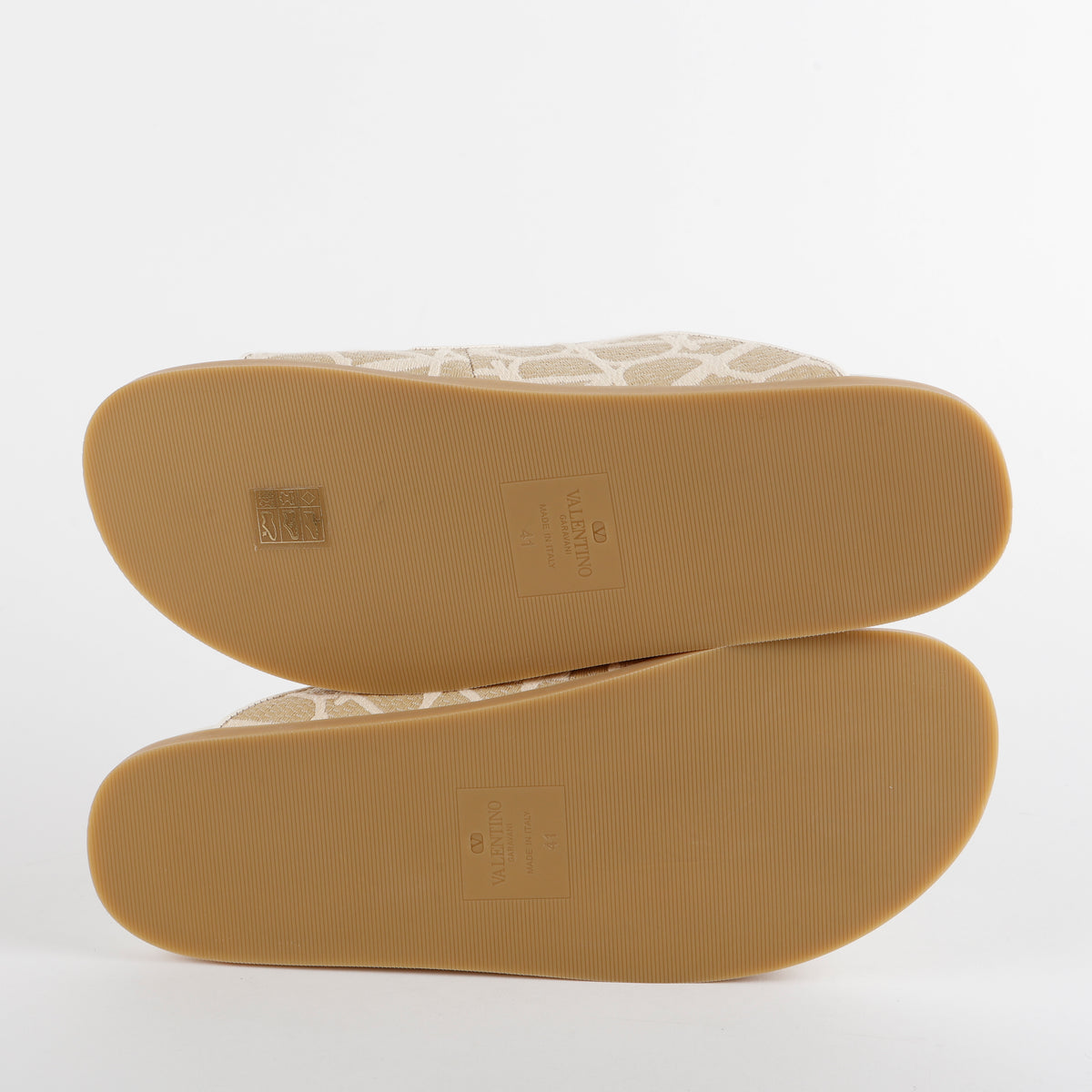 VLogo Signatue Raffia Slides, Cream/Beige (size 41)
