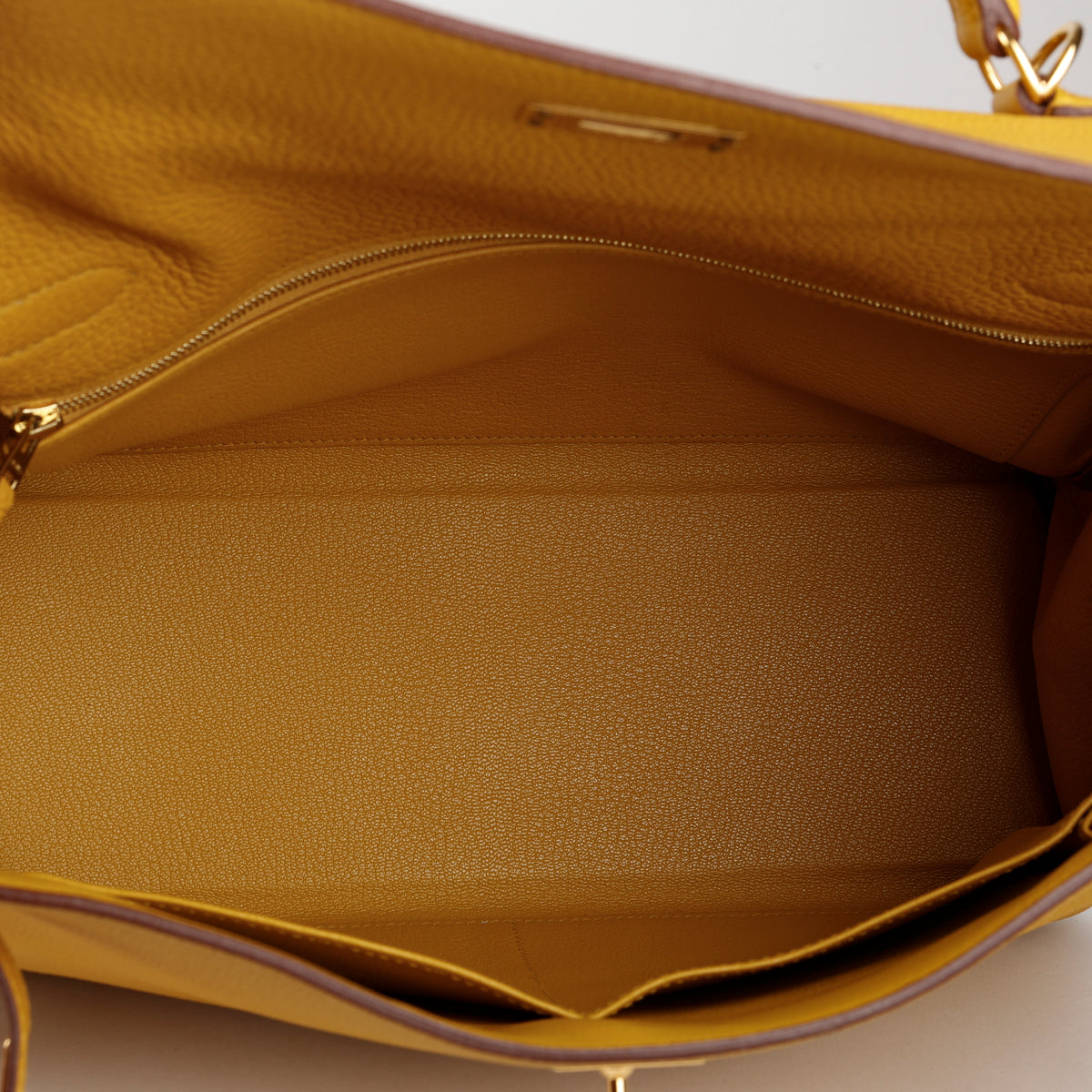 Kelly 32, Jaune Ambre Clemence Gold Hardware (C Stamp 2018)