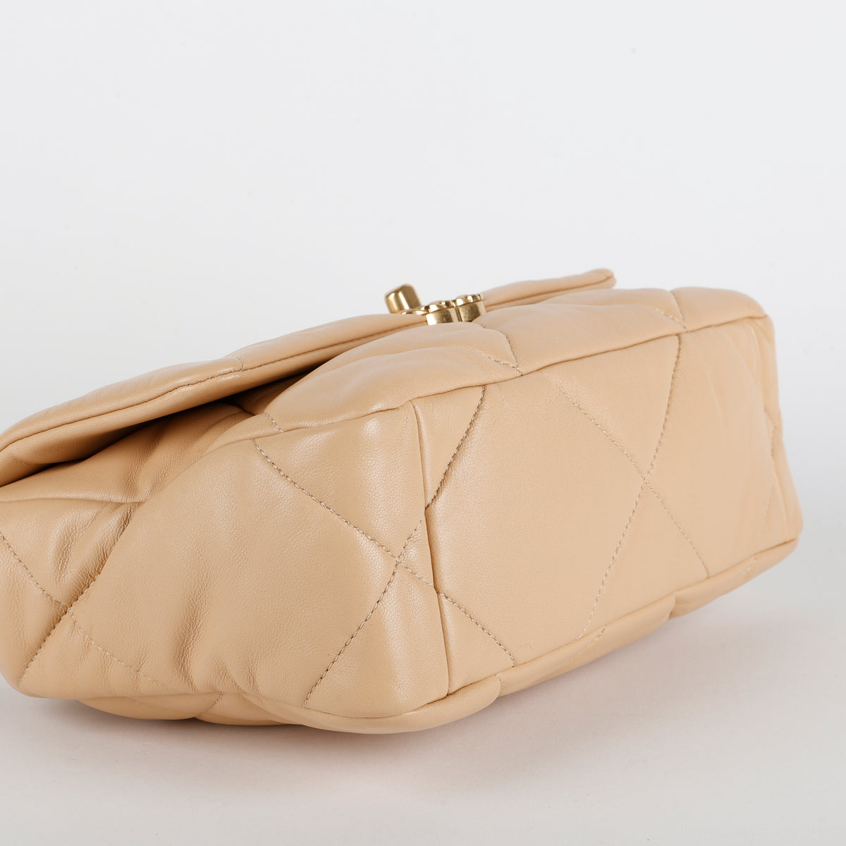Medium 19, Beige Lambskin