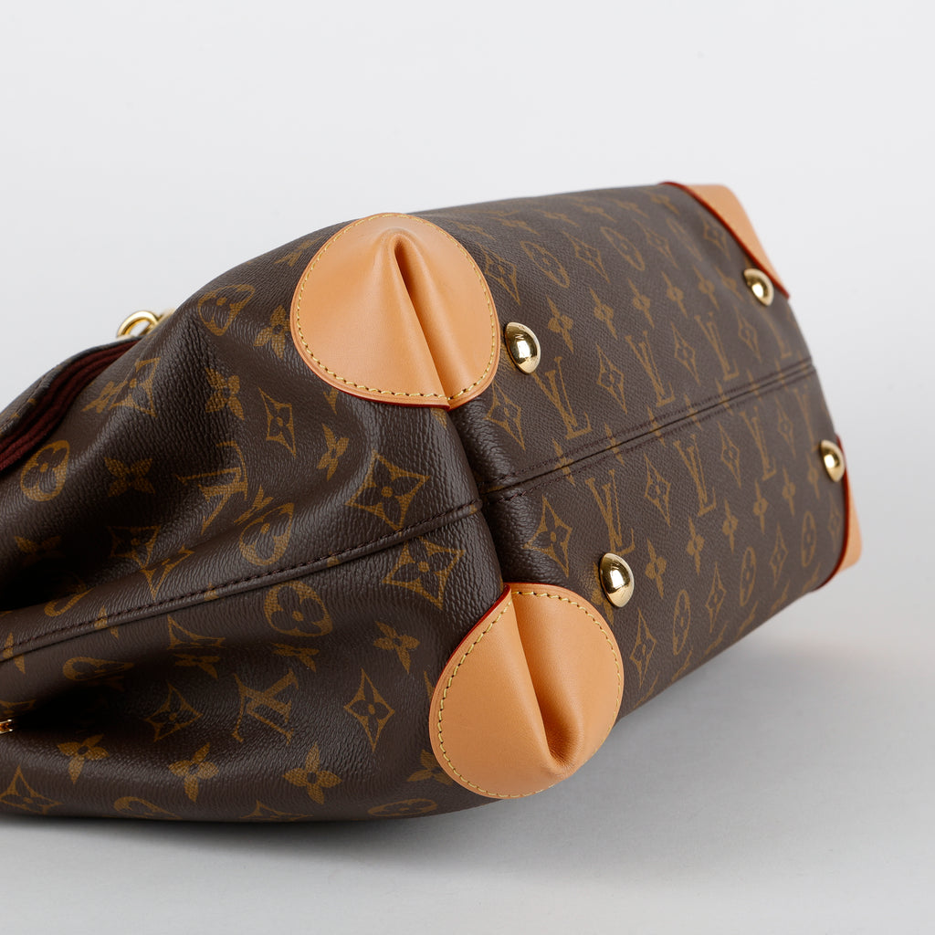 Hide Away MM, Monogram