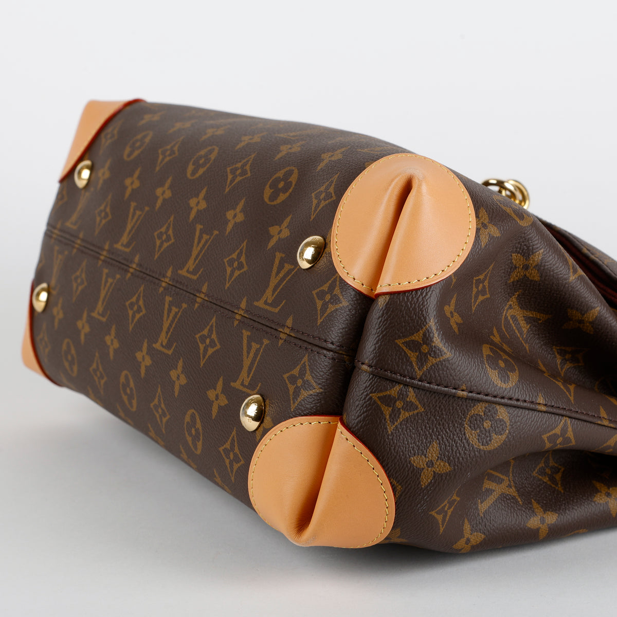 Hide Away MM, Monogram