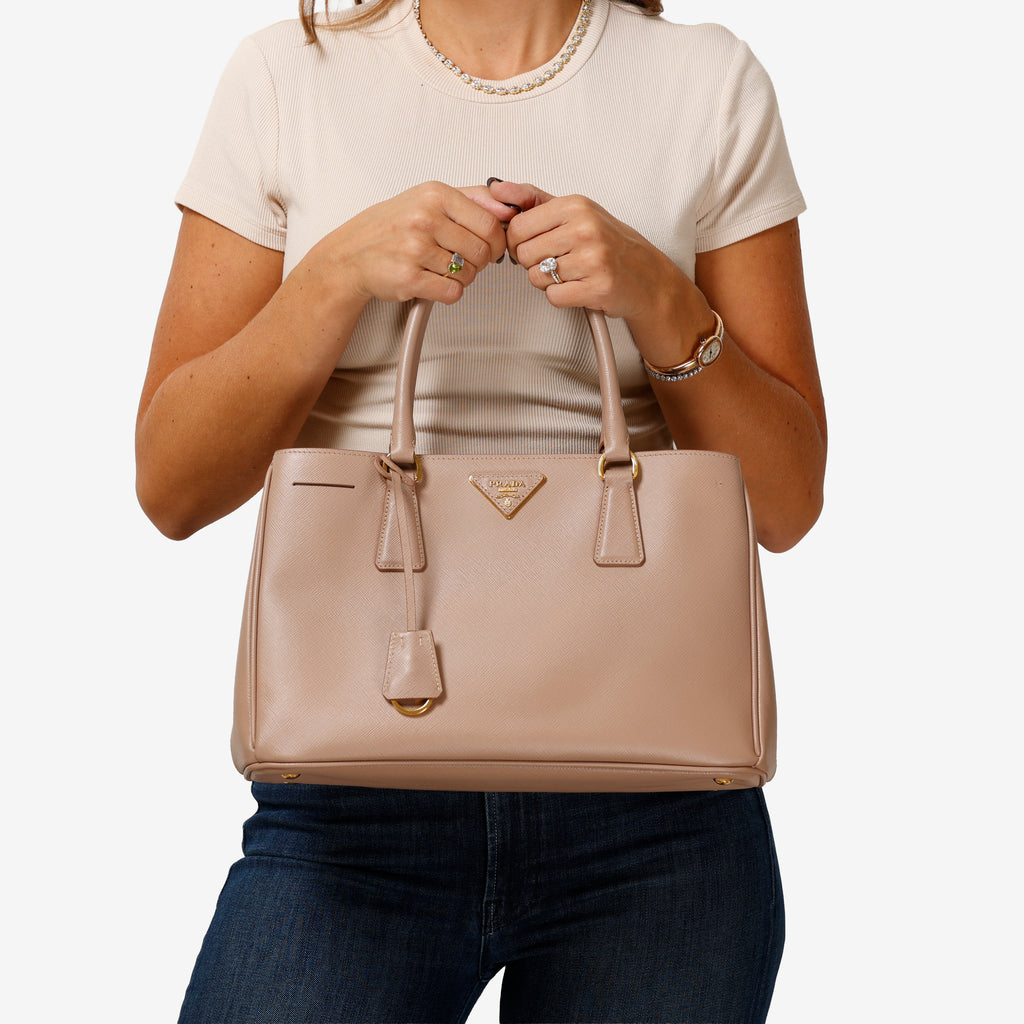 Medium Galleria Tote, Beige Saffiano