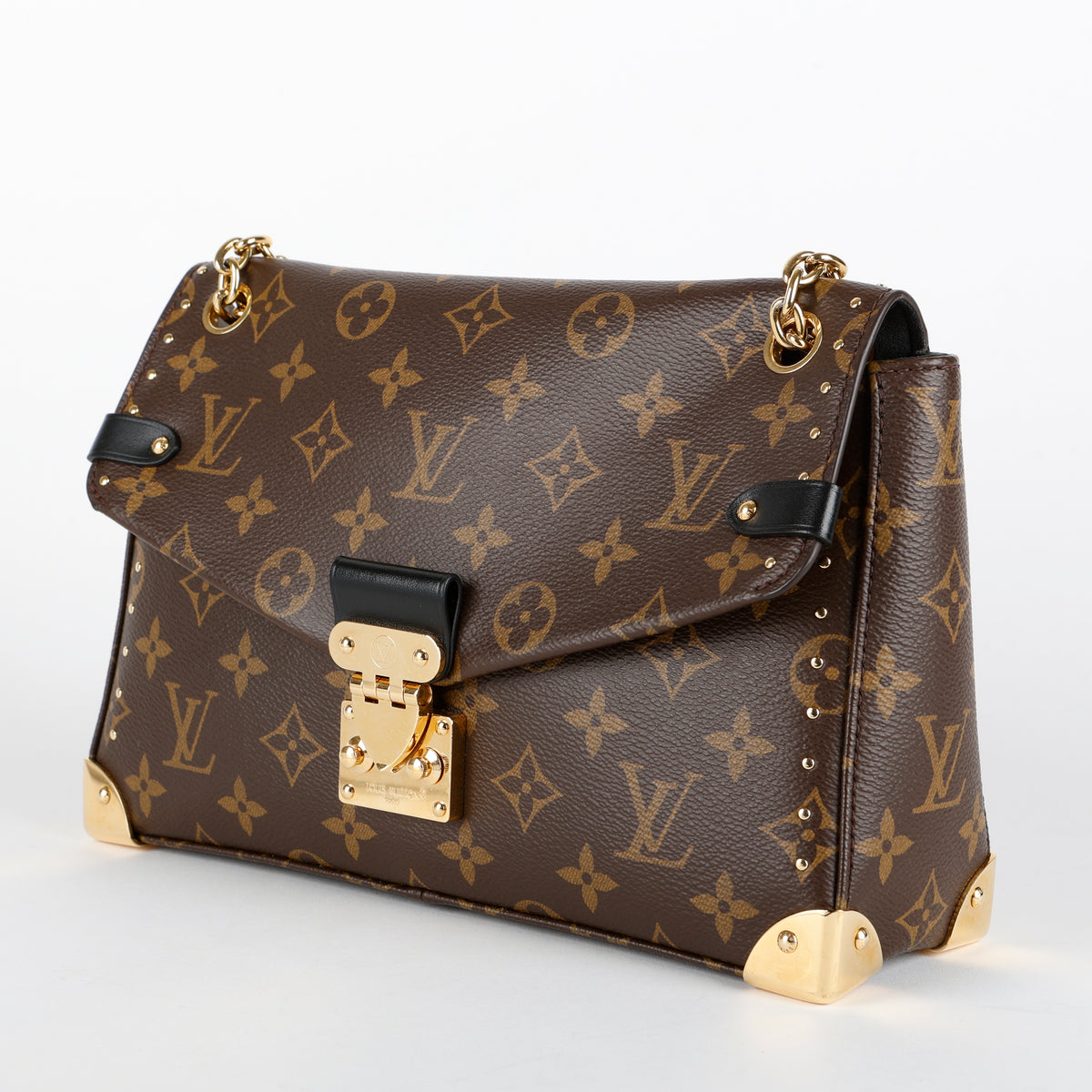 Trunkie East West, Monogram