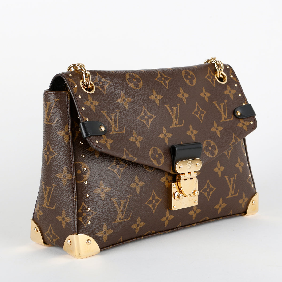 Trunkie East West, Monogram