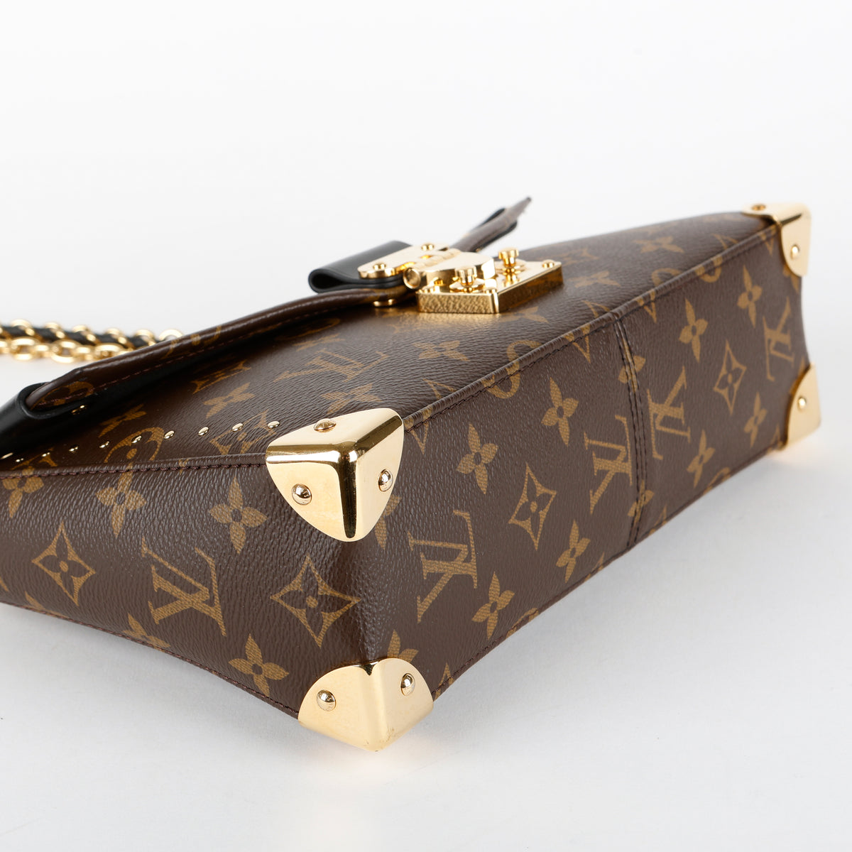 Trunkie East West, Monogram
