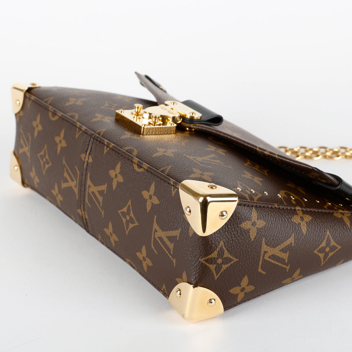 Trunkie East West, Monogram