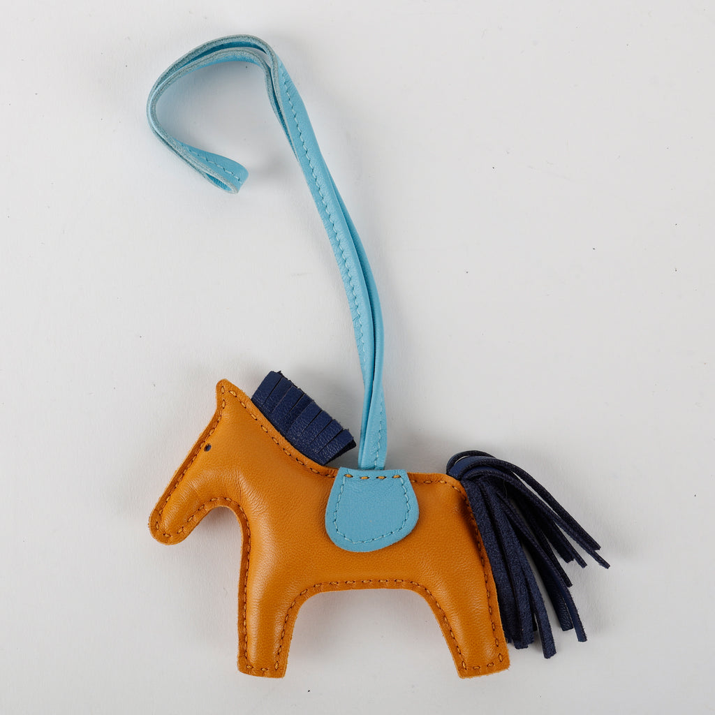 Rodeo PM, Jaune d’Or/Celeste/Bleu de Malte (2017)