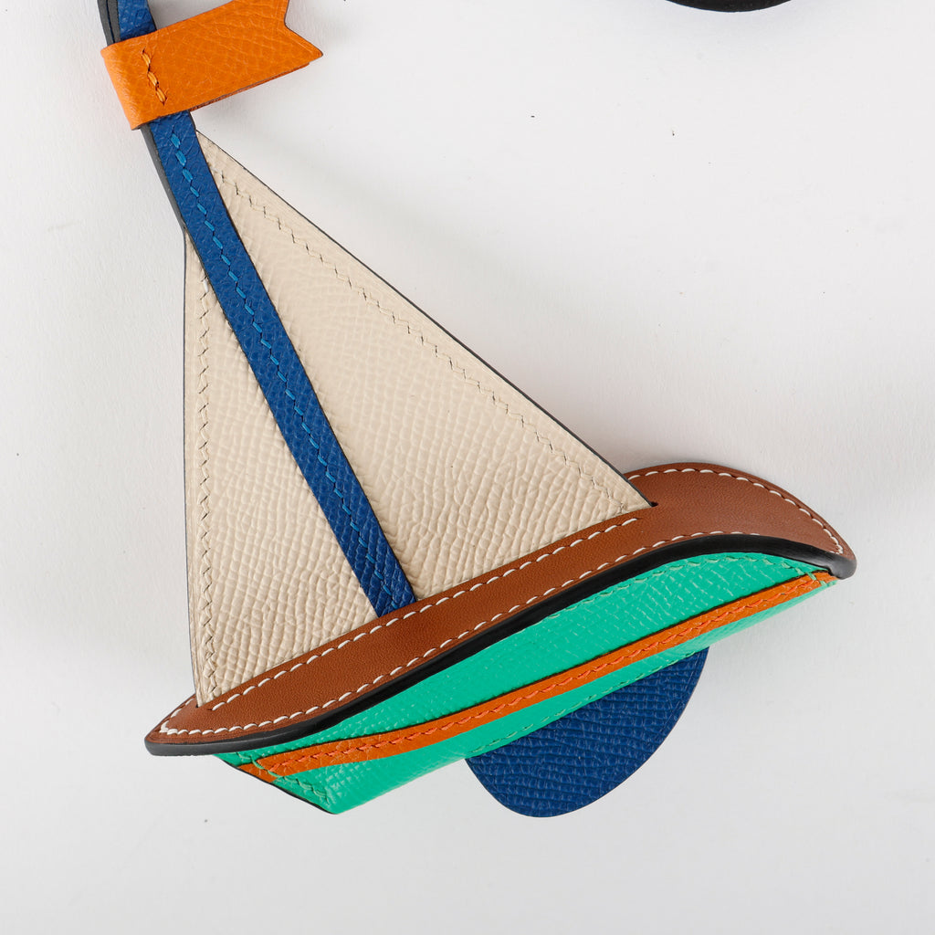 Sail 24 Boat Bag Charm, Bleu Zellige/Nata/Orange/Vert Comics