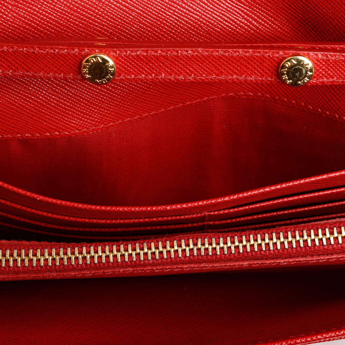 Wallet on Chain, Red Saffiano