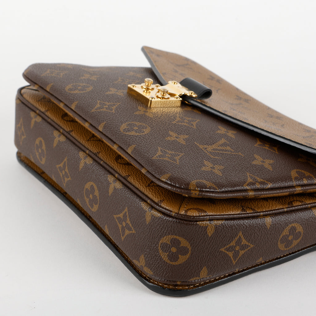 Pochette Metis, Reverse Monogram