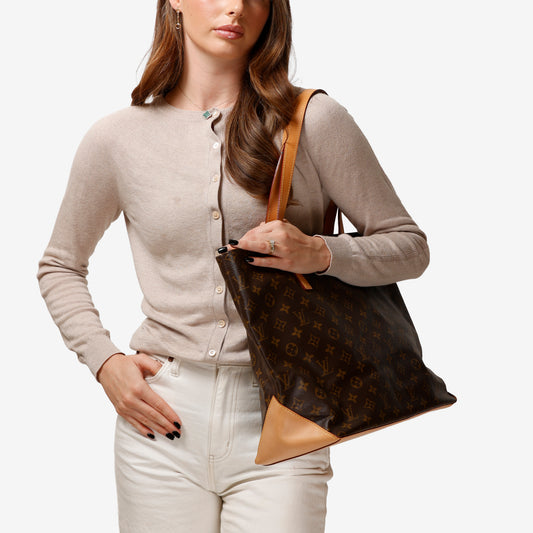 Cabas Mezzo, Monogram