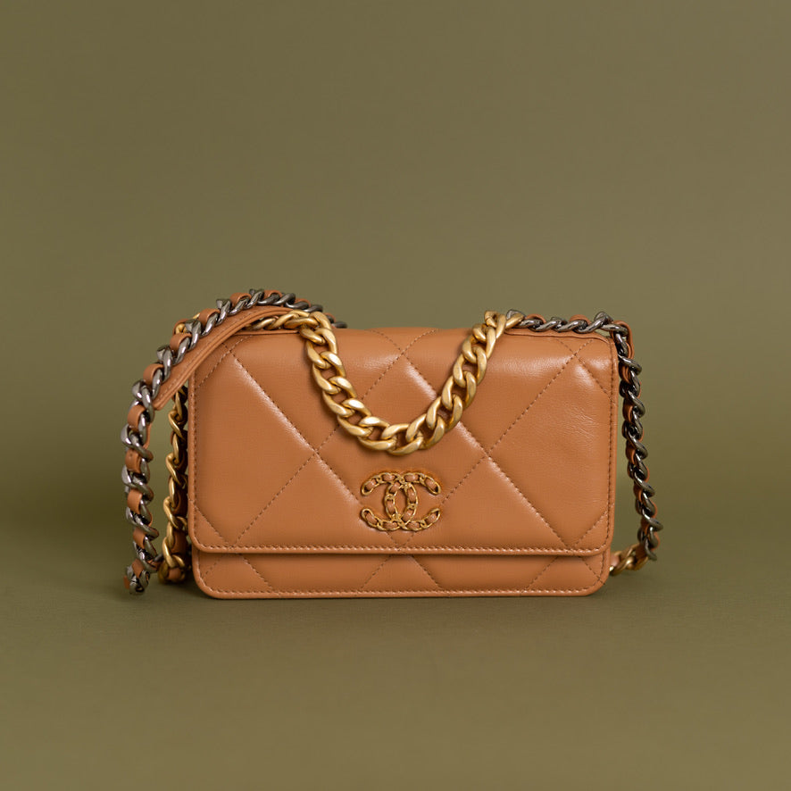 19 Wallet On Chain, Caramel Lambskin 8623