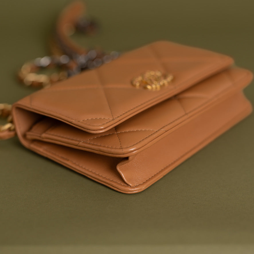 19 Wallet On Chain, Caramel Lambskin 8623