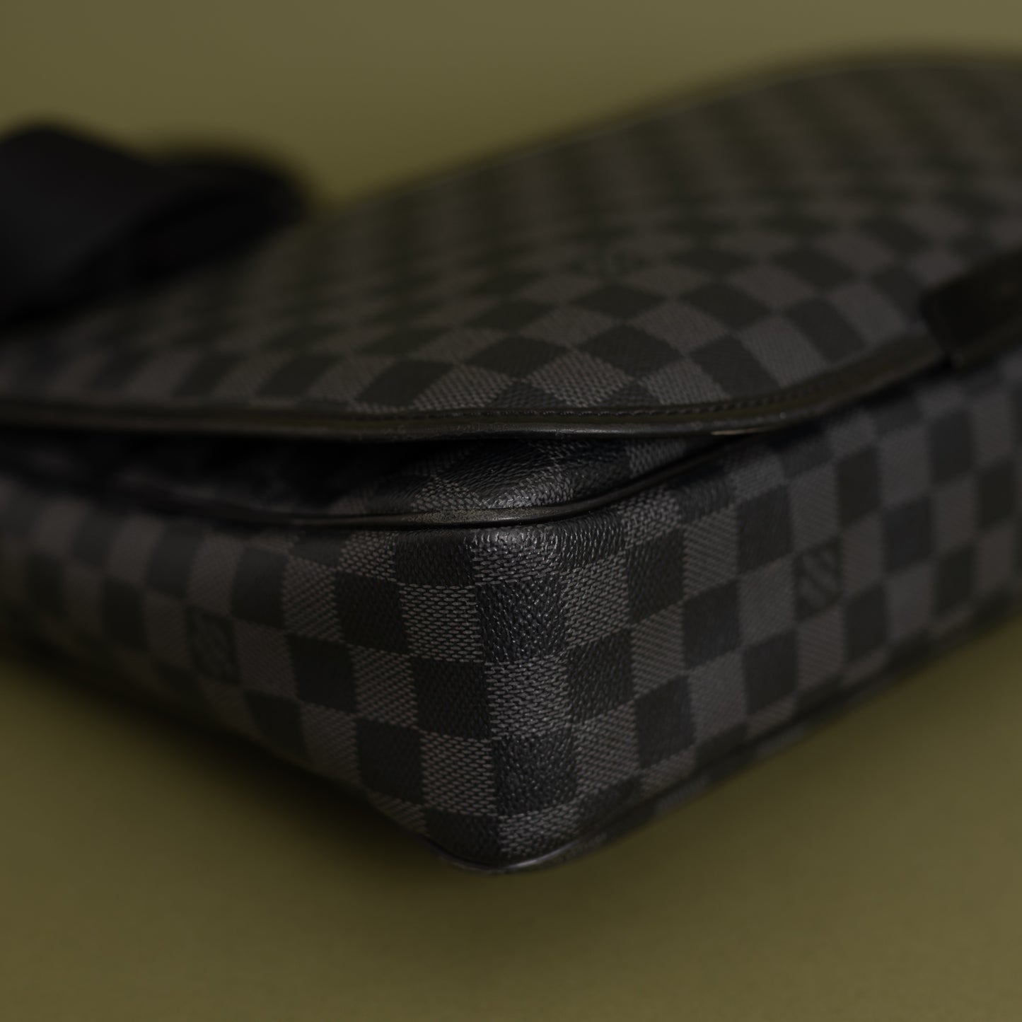 District PM, Damier Graphite 9370