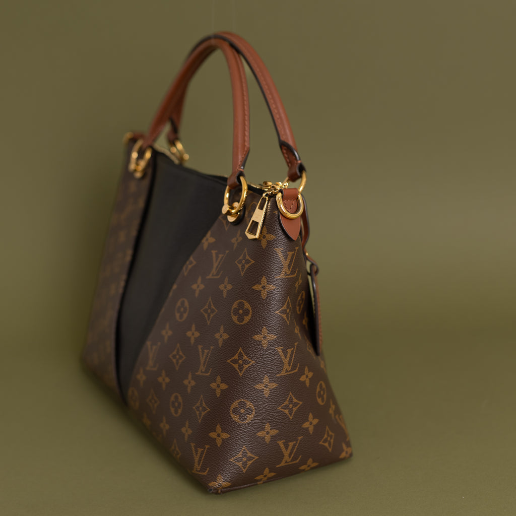 V Tote MM, Monogram/Black 8935