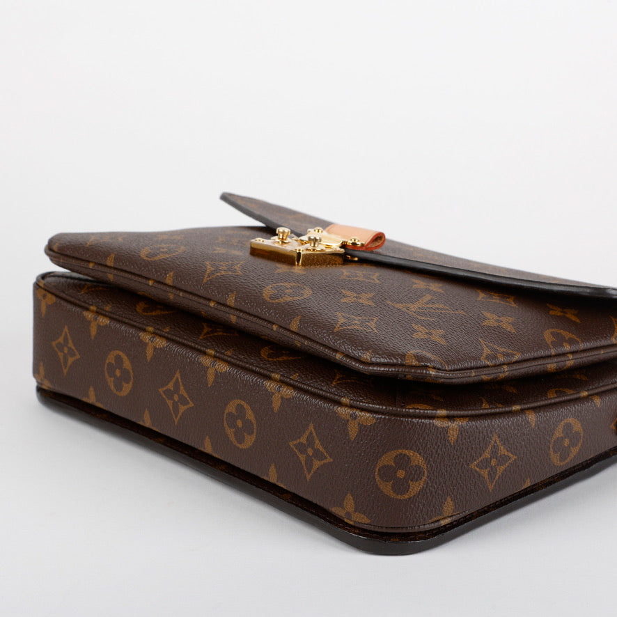 Pochette Metis, Monogram