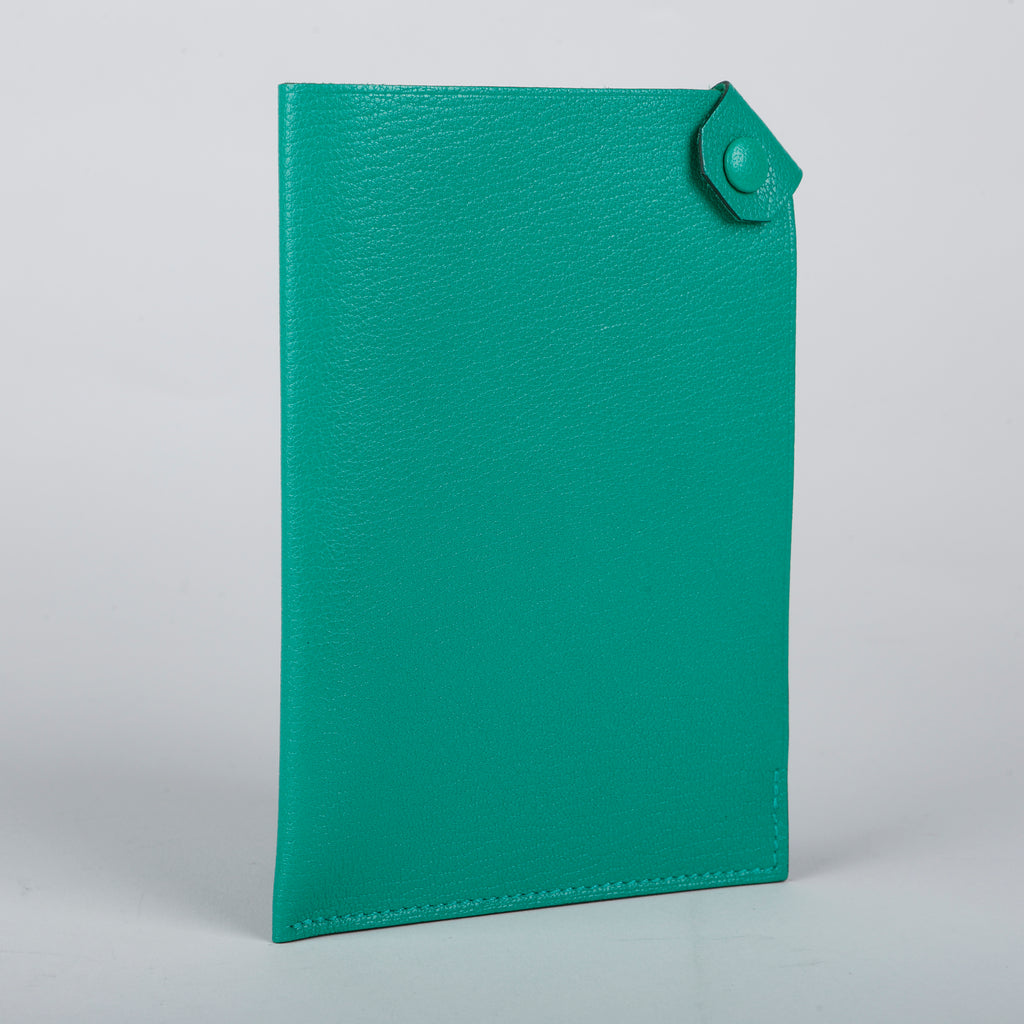 Tarmac Passport Holder Menthe Chamilka