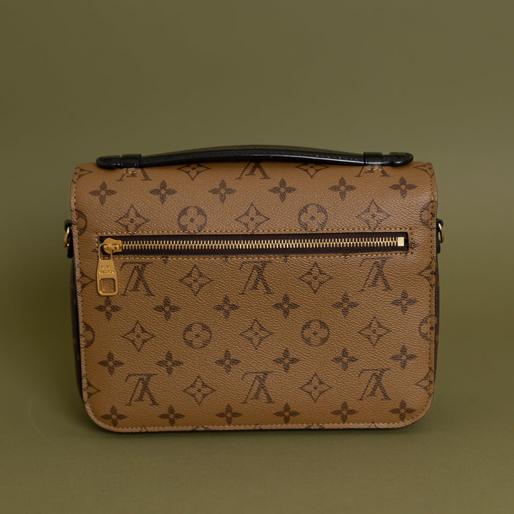 Pochette Metis, Reverse Monogram 9371