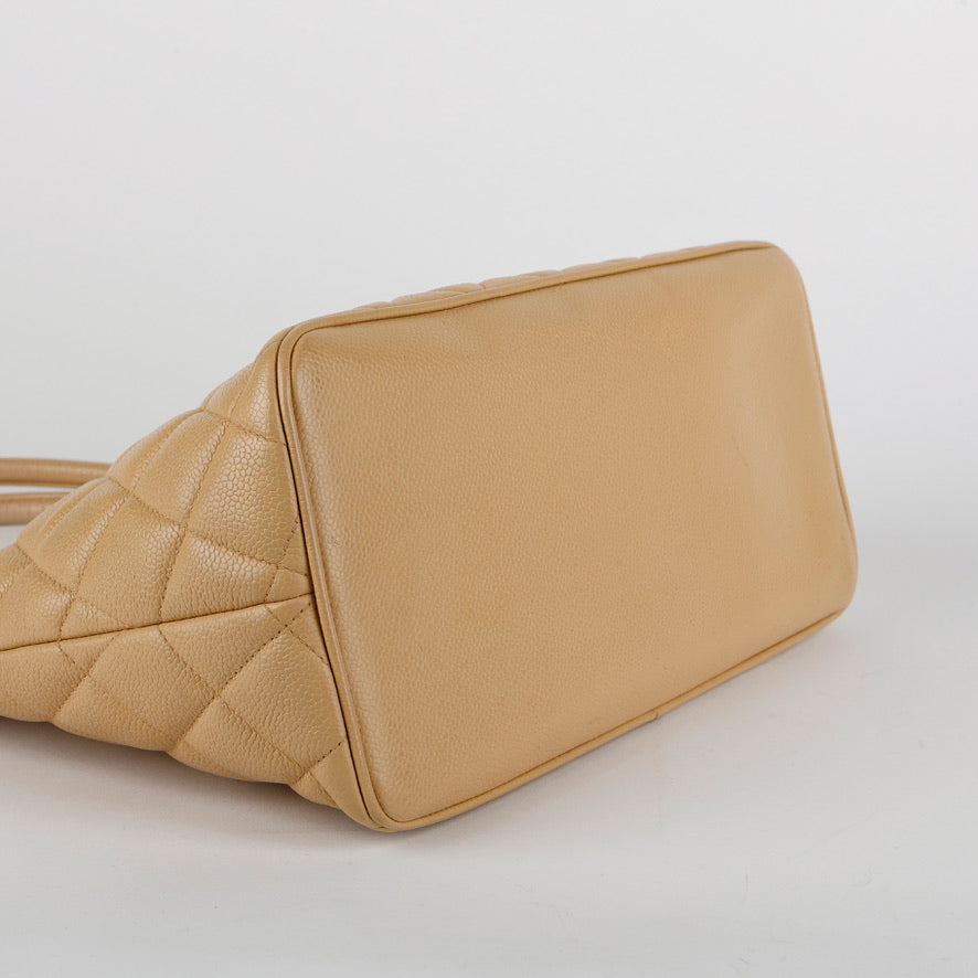 Medium Medallion, Beige Caviar 11958