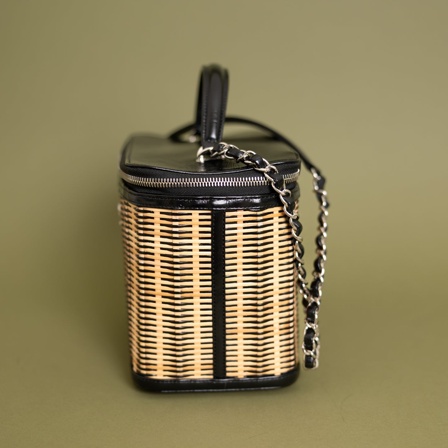 Medium Take Away Vanity Case, Raffia/Black