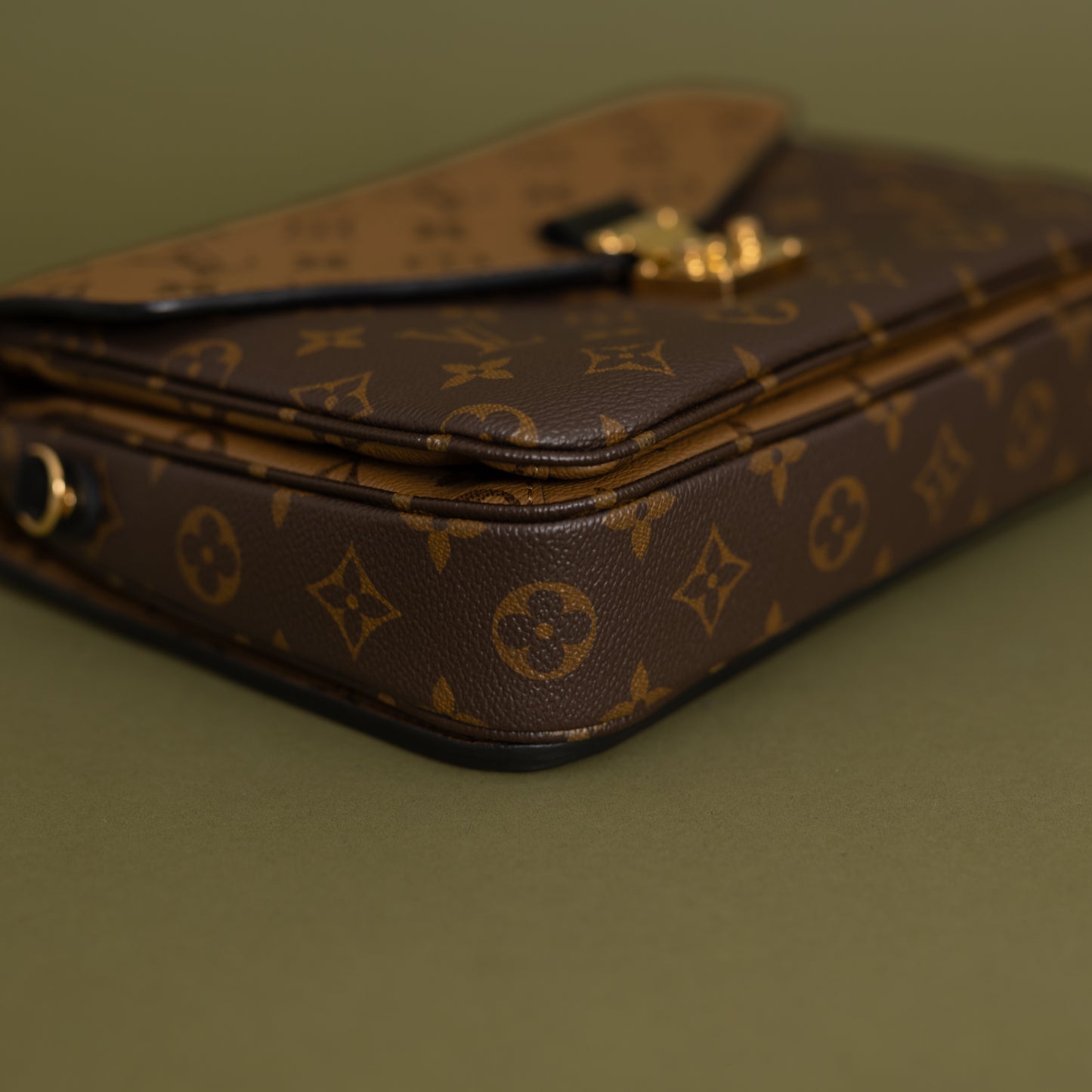 Pochette Metis, Reverse Monogram 9371