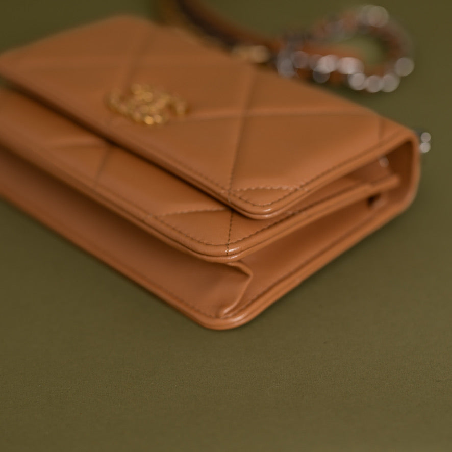 19 Wallet On Chain, Caramel Lambskin 8623