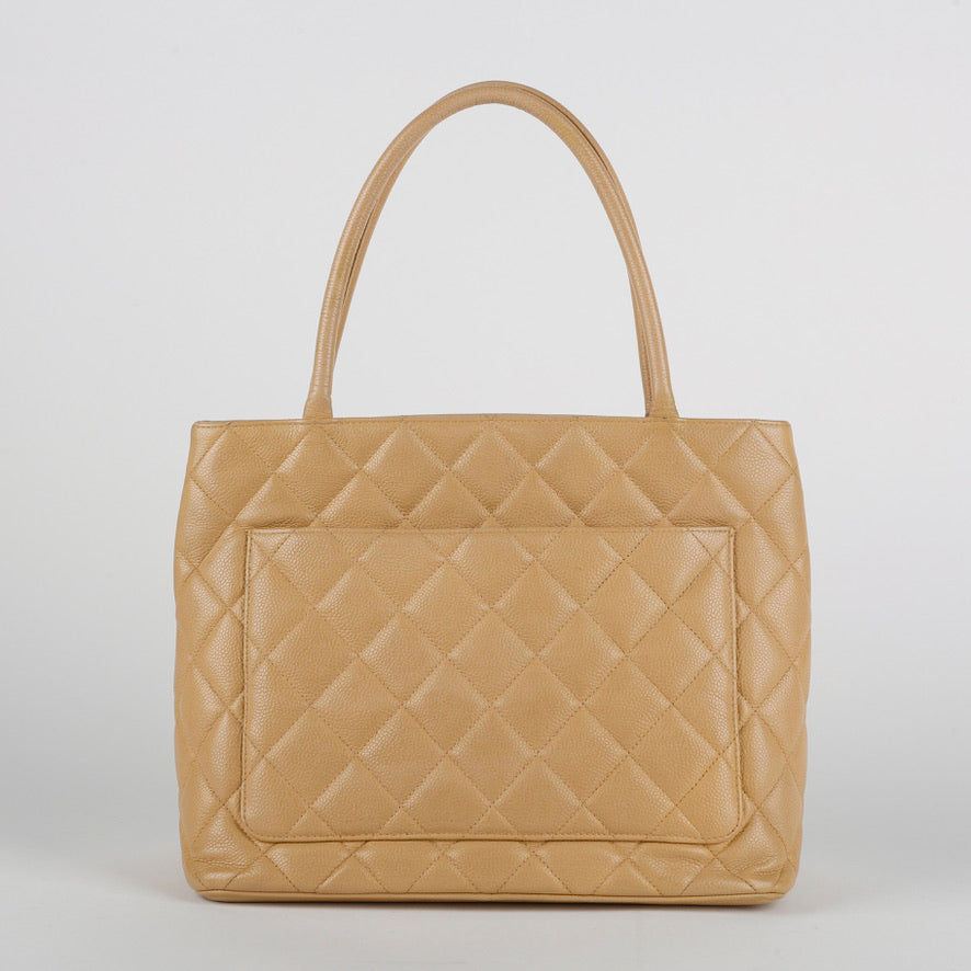 Medium Medallion, Beige Caviar 11958