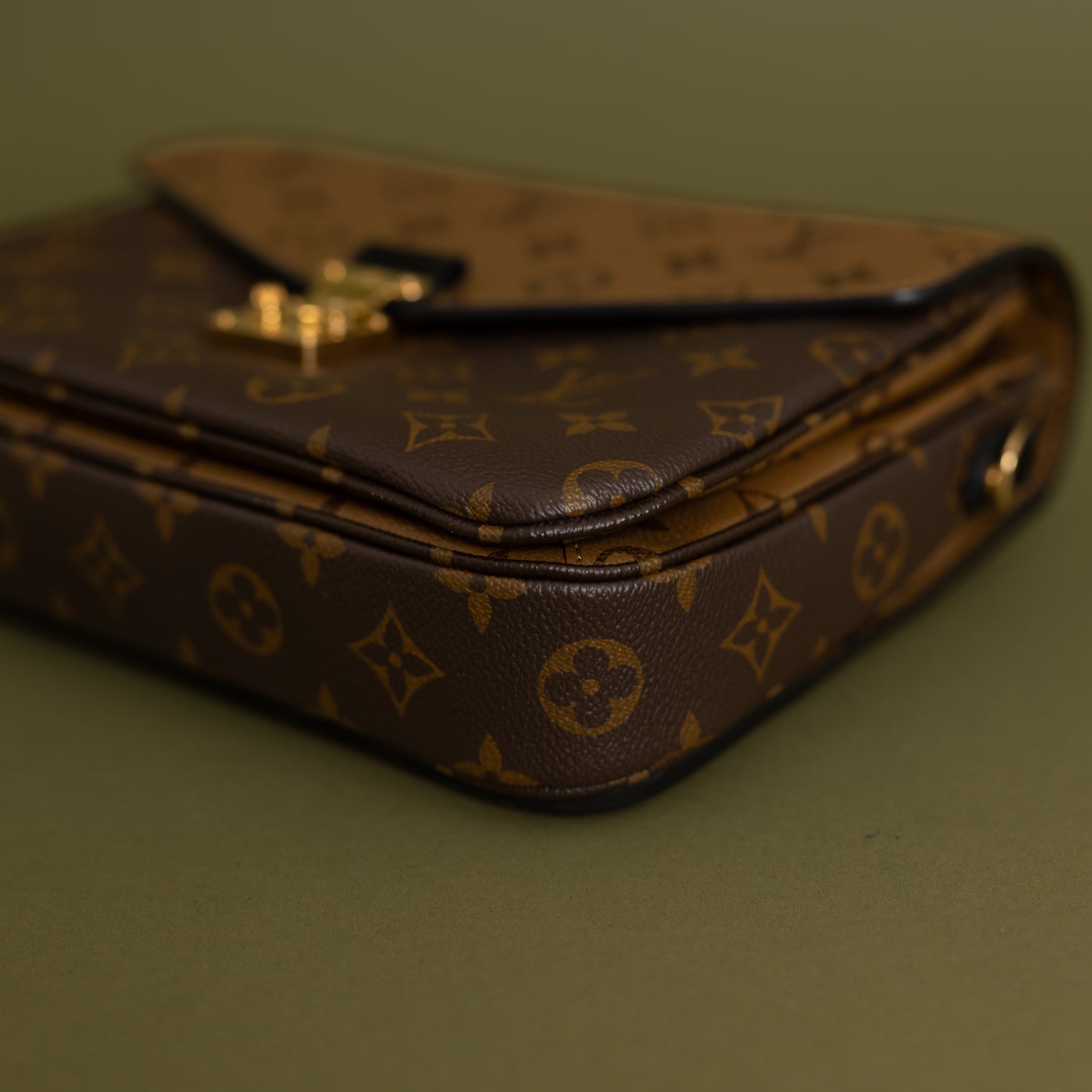 Pochette Metis, Reverse Monogram 9371