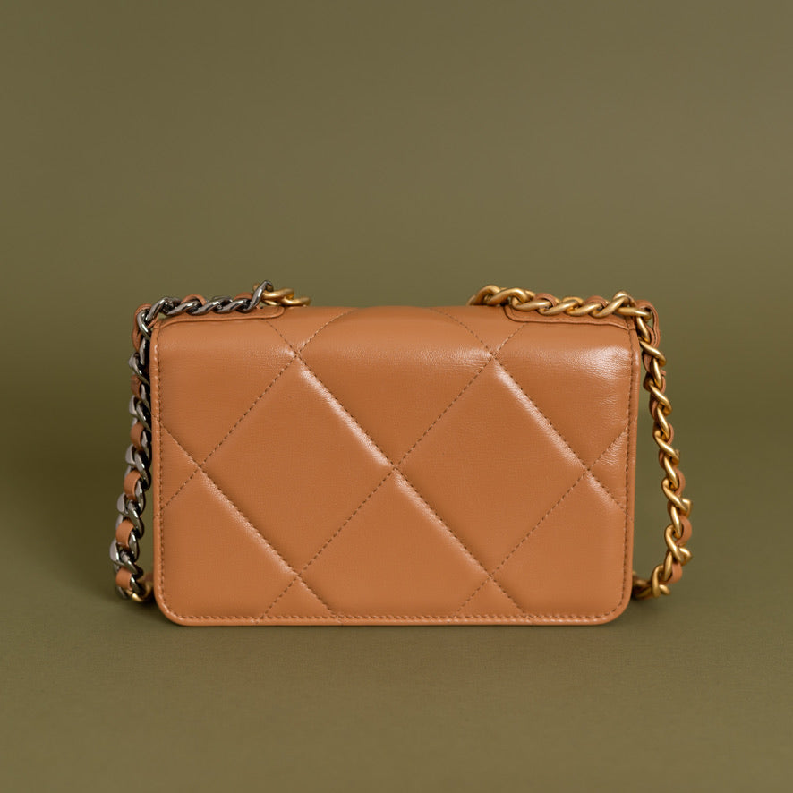 19 Wallet On Chain, Caramel Lambskin 8623