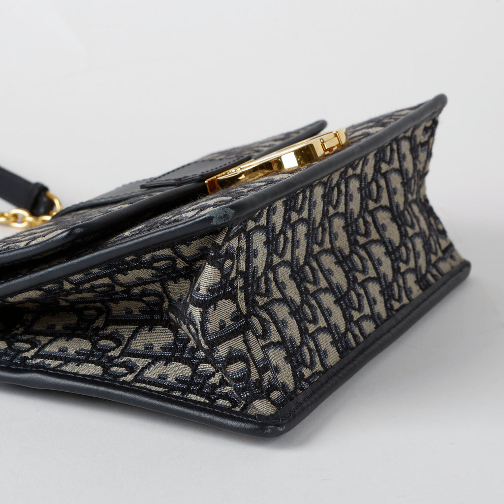 Montaigne 30 Chain Bag Navy Blue Oblique