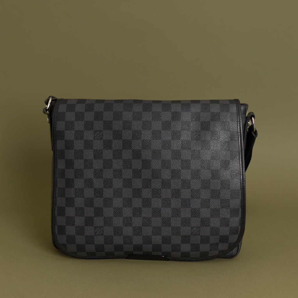 District PM, Damier Graphite 9370