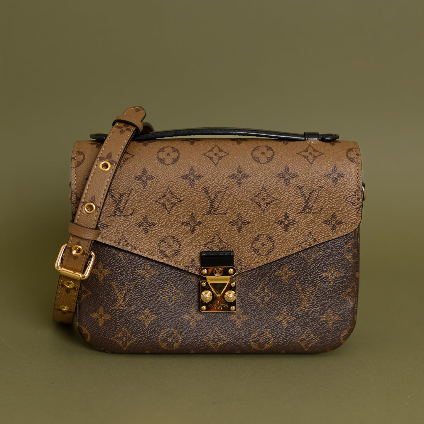 Pochette Metis, Reverse Monogram 9371