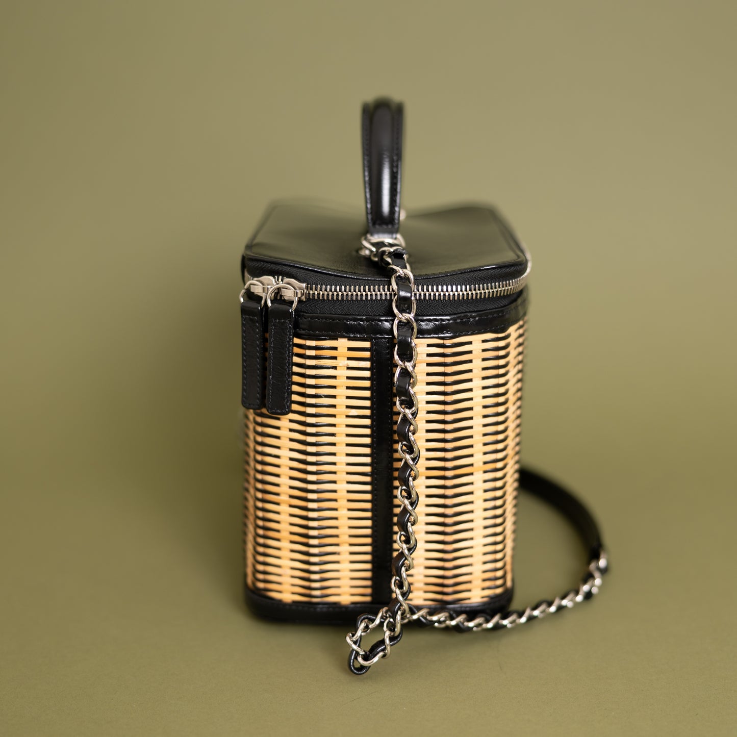 Medium Take Away Vanity Case, Raffia/Black