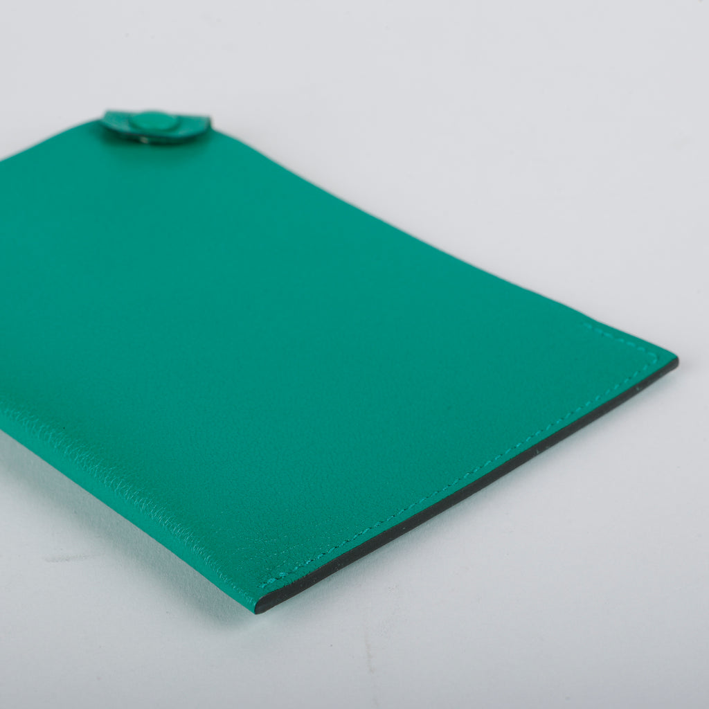 Tarmac Passport Holder Menthe Chamilka