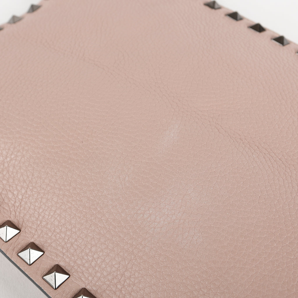 Medium Rockstud Zip Clutch, Mauve