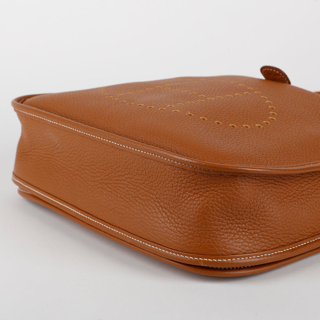 Evelyne PM III, Gold Clemence