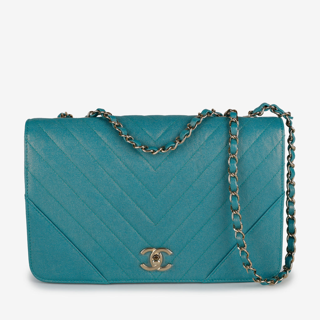 Medium Chevron Single Flap, Iridescent Turquoise Caviar