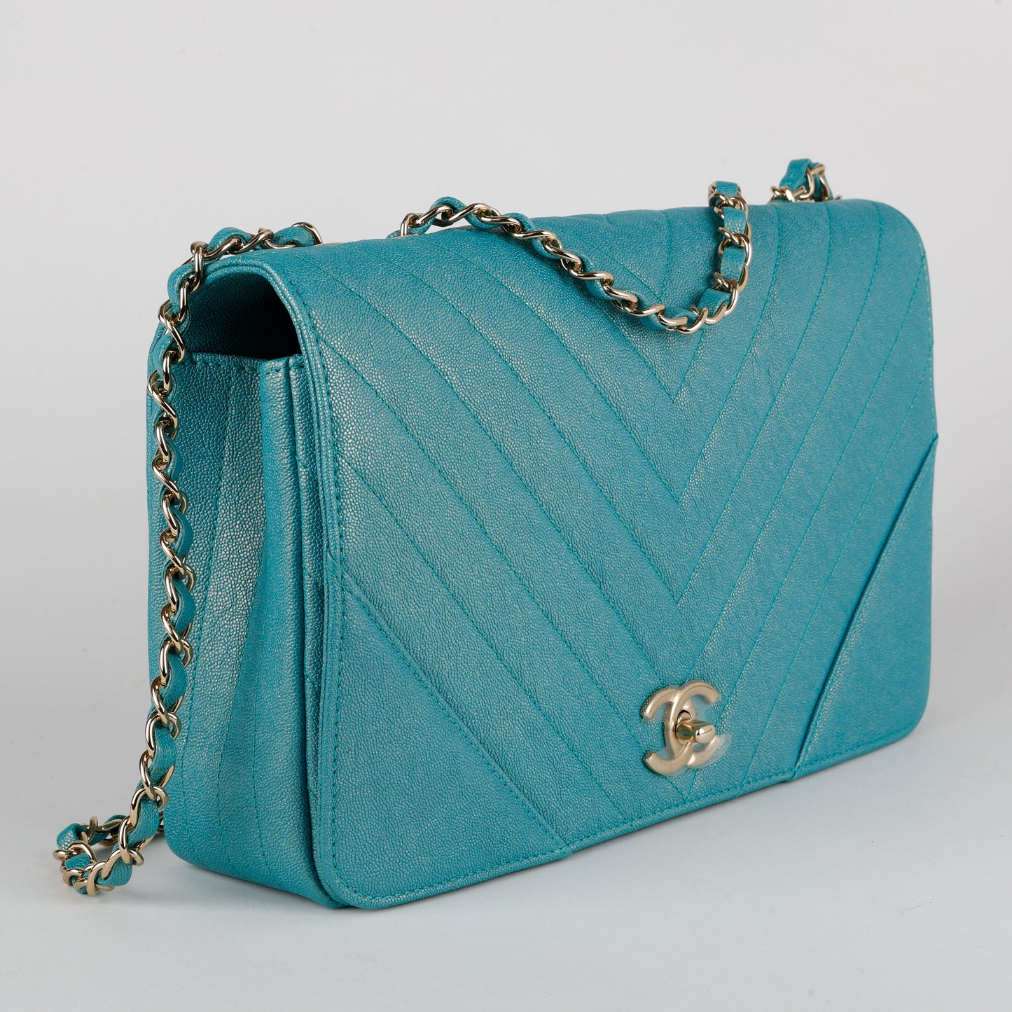Medium Chevron Single Flap, Iridescent Turquoise Caviar
