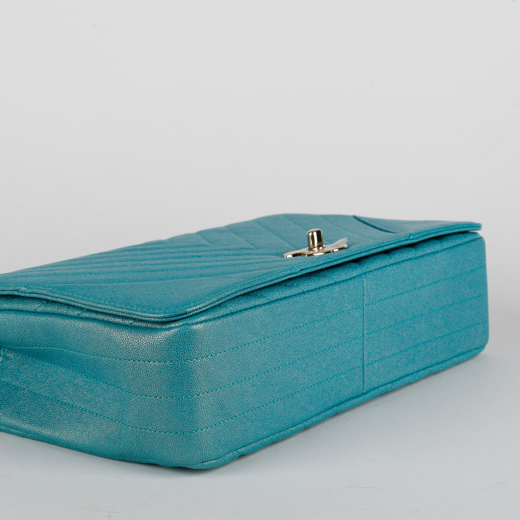 Medium Chevron Single Flap, Iridescent Turquoise Caviar