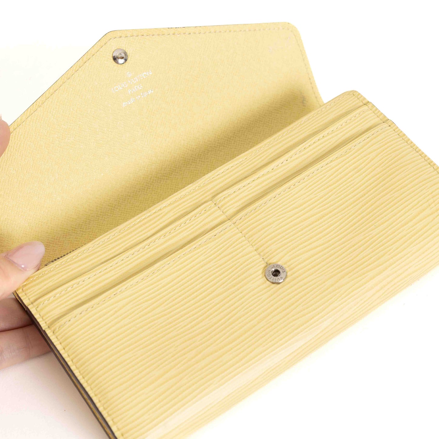 Sarah Wallet, Yellow Epi 7138