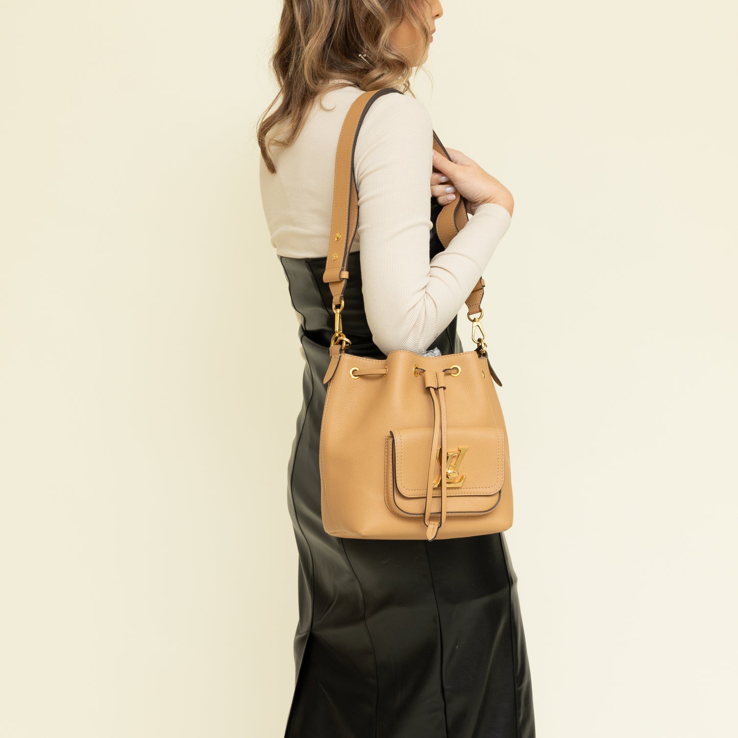 Lock Me Bucket Bag MM, Beige GHW 8224