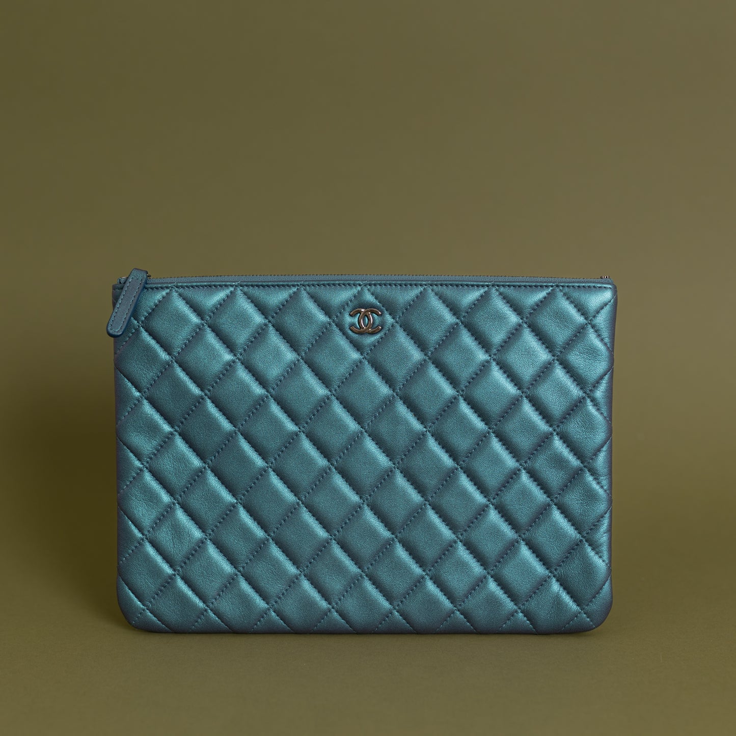 Medium O Case Lambskin, Turquoise Iridescent 8896