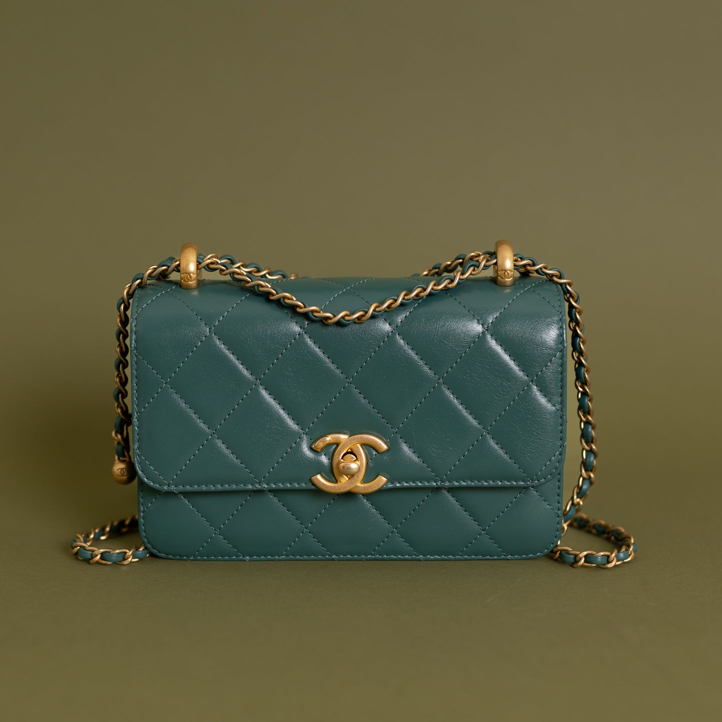 Calfskin Quilted Perfect Fit Flap Green