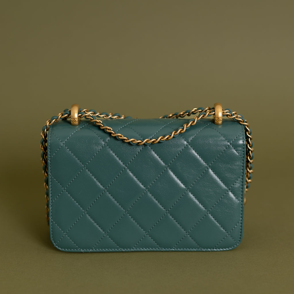 Calfskin Quilted Perfect Fit Flap Green